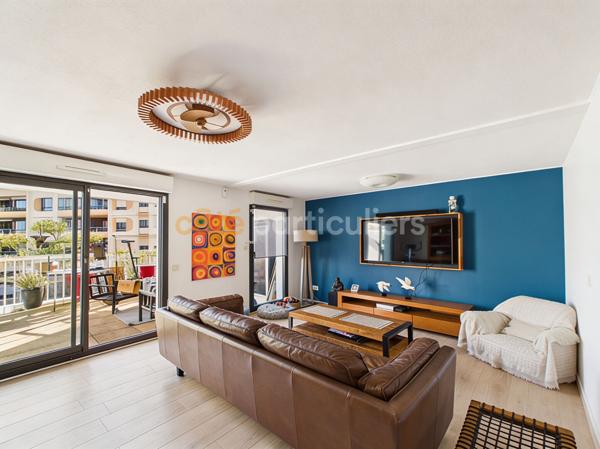 Vente
                Appartement102,52 m² - 4 Pièces -
                    BORDEAUX (33300)
