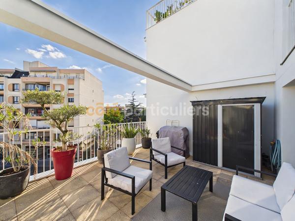 Vente
                Appartement102,52 m² - 4 Pièces -
                    BORDEAUX (33300)