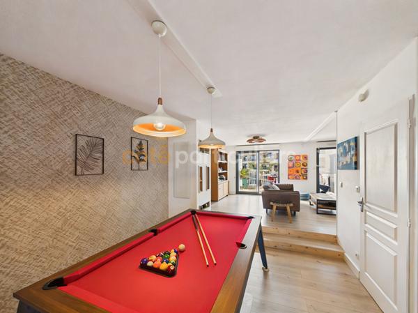 Vente
                Appartement102,52 m² - 4 Pièces -
                    BORDEAUX (33300)