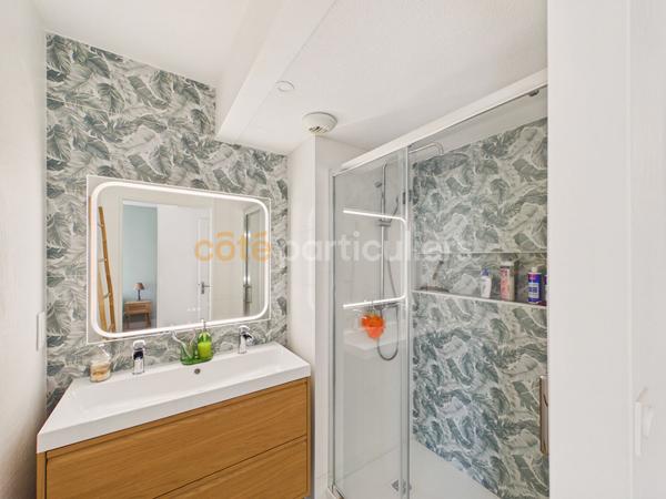 Vente
                Appartement102,52 m² - 4 Pièces -
                    BORDEAUX (33300)