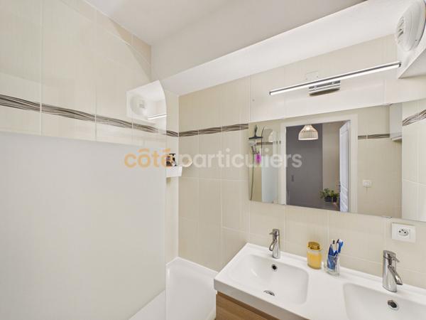 Vente
                Appartement102,52 m² - 4 Pièces -
                    BORDEAUX (33300)