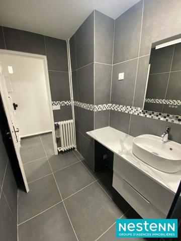 Appartement Vaulx En Velin 3 pièce(s) au sein d'une copropriété arborée avec une cave et grand parking collectif