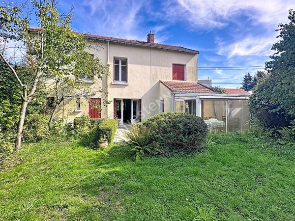 Nantes Hippodrome, en vente exclusive ! Maison dans quartier familial à découvrir, gros potentiel, proche transports en commun, jardin + 600 m² !