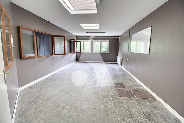 Local commercial 4 pièces 213.15 m2