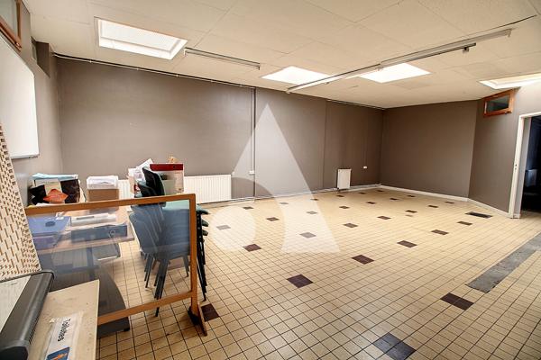 Local commercial 4 pièces 213.15 m2