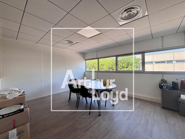 Bureaux à louer à Nîmes dans le parc Georges Besse avec parking privé