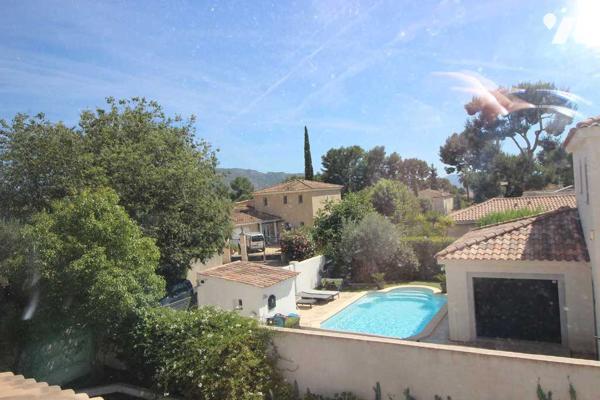 Magnifique villa de 134 m2 hab. sur 2 niveaux (avec terrasse & piscine) aux 3 Lucs à Marseille (12e)