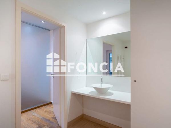 À vendre Local commercial 61.42 m² - Strasbourg 67000