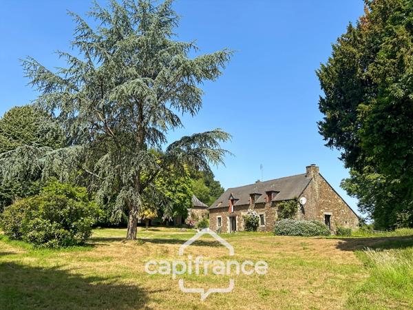 PROPRIÉTÉ DE CARACTÈRE SUR PLUS DE 9 HECTARES – MAISON EN PIERRE DE 235 M², APPARTEMENT INDÉPENDANT, DÉPENDANCE EN PIERRE, PRAIRIES, BOIS ET TROIS ÉTANGS – PROCHE LOUDÉAC