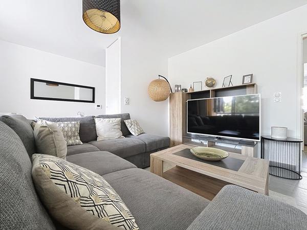 A vendre - Pour investisseur, Appartement T3 de 67 m² vendu meublé, avec balcon et parking, dans résidence récente (2021) avec ascenseur "Angers Gare/ Pont Noir"