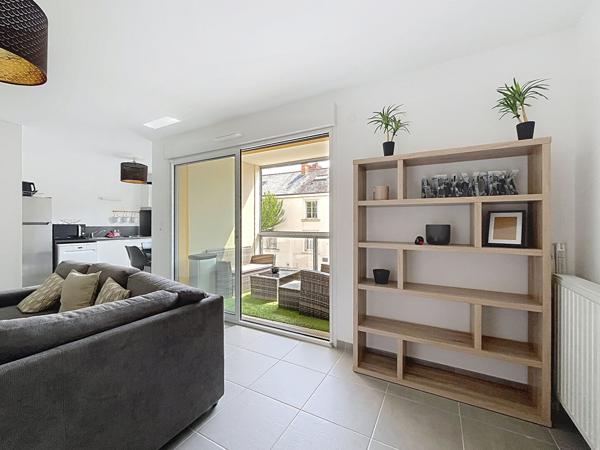 A vendre - Pour investisseur, Appartement T3 de 67 m² vendu meublé, avec balcon et parking, dans résidence récente (2021) avec ascenseur "Angers Gare/ Pont Noir"