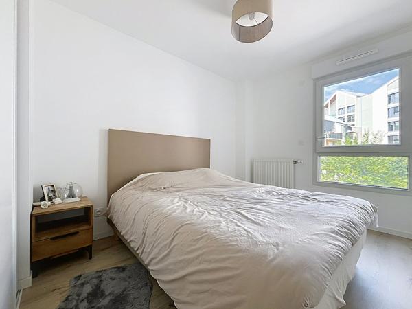 A vendre - Pour investisseur, Appartement T3 de 67 m² vendu meublé, avec balcon et parking, dans résidence récente (2021) avec ascenseur "Angers Gare/ Pont Noir"
