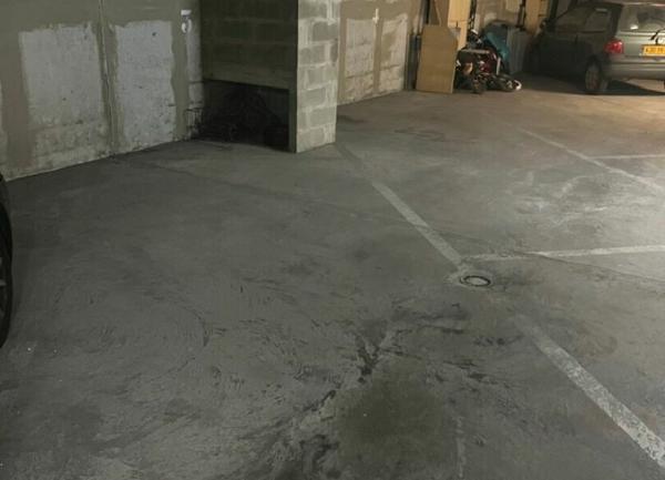 Stationnement à louer    Vincennes