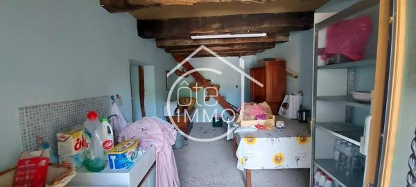 Saint Anoine de Breuilh: Longère en pierre de type 4 avec étage, dépendance, et séchoir à tabac sur une propriété de 34054m².