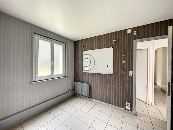 Rez-de-chaussée à vendre idéal profession libérale, agence, PME