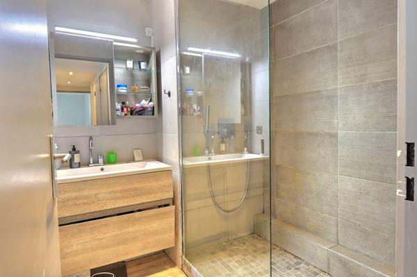 Marseille (13008) SAINT GINIEZ / CARRE D'OR - Appartement T3 - 64m² - TERRASSE - SANS VIS-A-VIS - SECTEUR PREMIUM