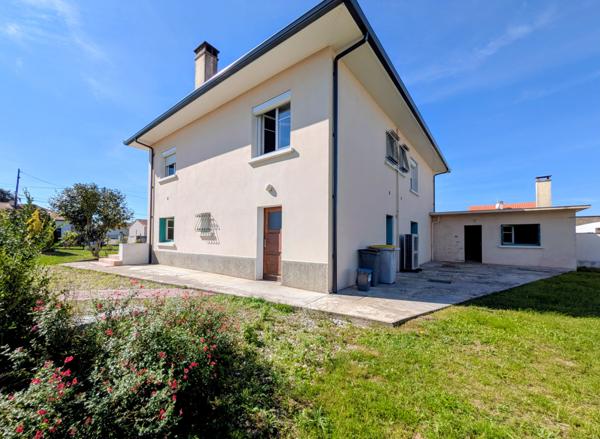 Aureilhan (65800) Maison traditionnelle - grande terrasse plein sud.