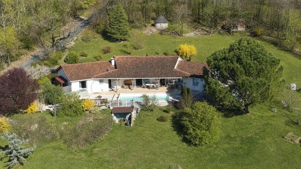 Vente                                                      Maison
                        
                     6 pièces                      165 m2                     à Salviac