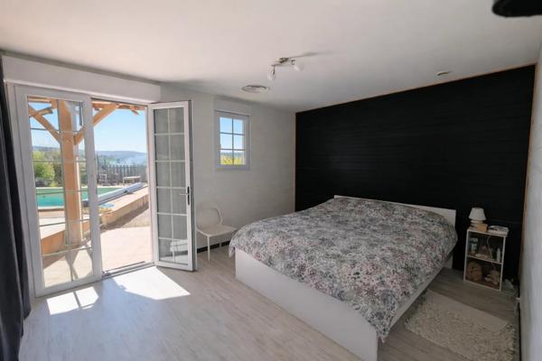 Vente                                                      Maison
                        
                     6 pièces                      165 m2                     à Salviac