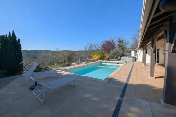 Vente                                                      Maison
                        
                     6 pièces                      165 m2                     à Salviac