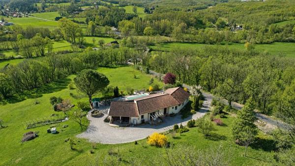 Vente                                                      Maison
                        
                     6 pièces                      165 m2                     à Salviac
