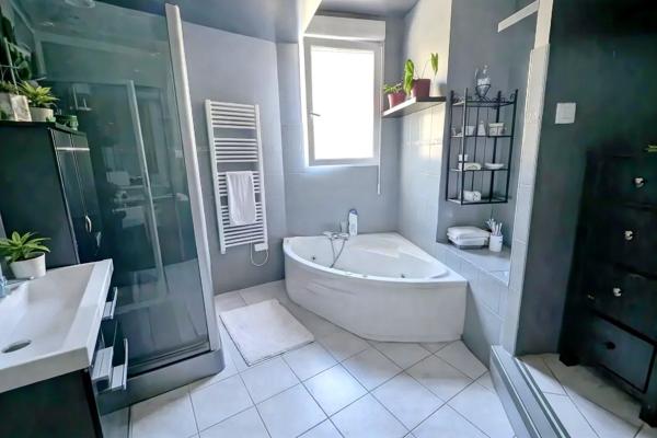 Vente                                                      Maison
                        
                     6 pièces                      165 m2                     à Salviac
