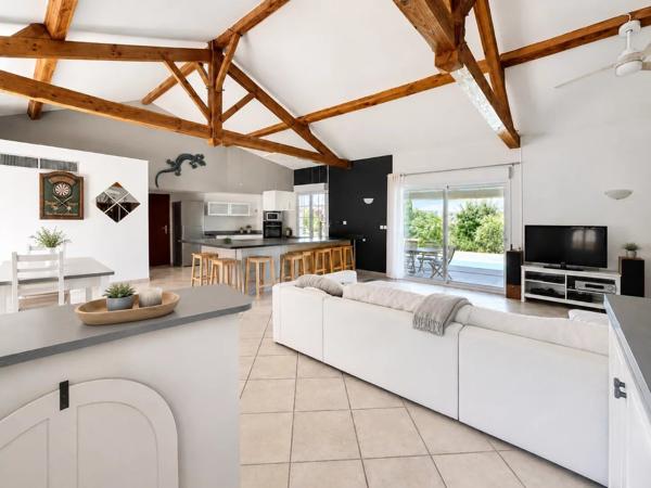 Vente                                                      Maison
                        
                     6 pièces                      165 m2                     à Salviac