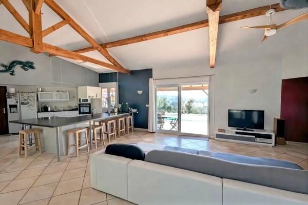 Vente                                                      Maison
                        
                     6 pièces                      165 m2                     à Salviac