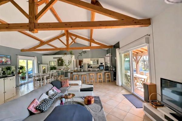 Vente                                                      Maison
                        
                     6 pièces                      165 m2                     à Salviac