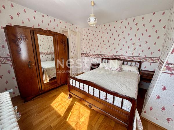 Vente agréable maison de 109.4 m², 2 chambres, cour et garage située dans le centre ville de Montval-sur-Loir (72500)