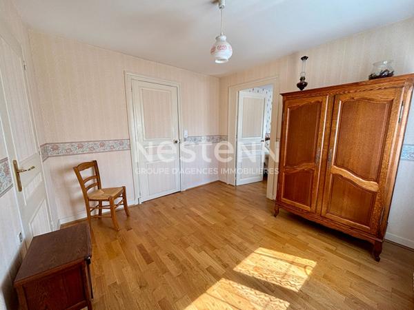 Vente agréable maison de 109.4 m², 2 chambres, cour et garage située dans le centre ville de Montval-sur-Loir (72500)