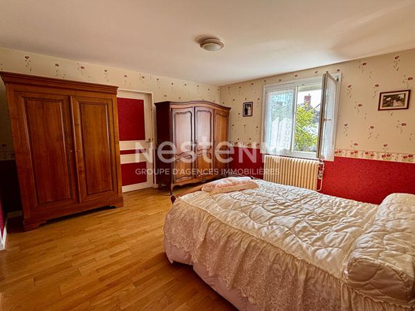 Vente agréable maison de 109.4 m², 2 chambres, cour et garage située dans le centre ville de Montval-sur-Loir (72500)