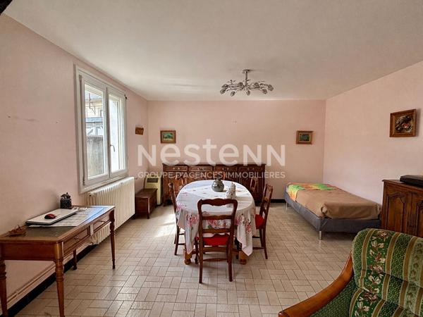 Vente agréable maison de 109.4 m², 2 chambres, cour et garage située dans le centre ville de Montval-sur-Loir (72500)