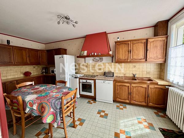 Vente agréable maison de 109.4 m², 2 chambres, cour et garage située dans le centre ville de Montval-sur-Loir (72500)