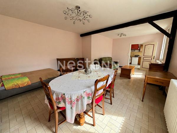 Vente agréable maison de 109.4 m², 2 chambres, cour et garage située dans le centre ville de Montval-sur-Loir (72500)