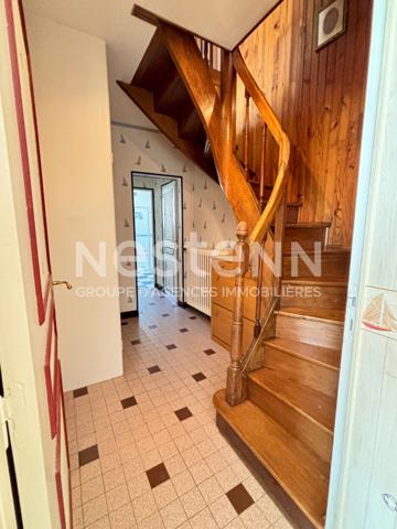 Vente agréable maison de 109.4 m², 2 chambres, cour et garage située dans le centre ville de Montval-sur-Loir (72500)