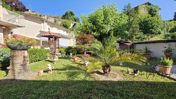 Propriété 3 logements avec terrain et garages