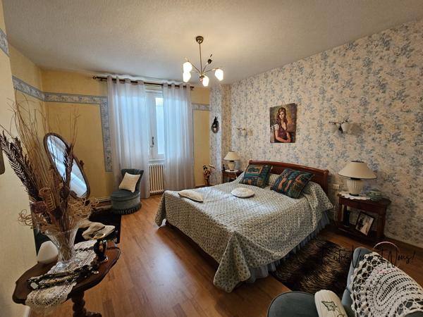 Propriété 3 logements avec terrain et garages