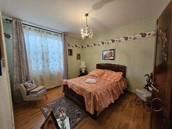 Propriété 3 logements avec terrain et garages
