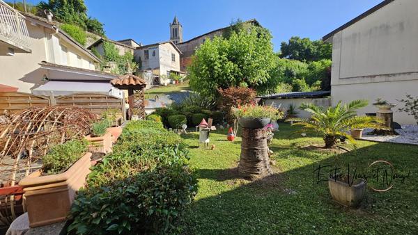 Propriété 3 logements avec terrain et garages