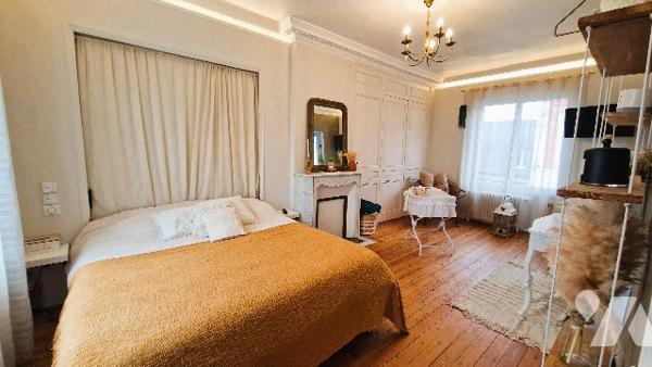 Maison de Charme Authentique du 19ème Siècle Rénovée avec Goût et Élégance