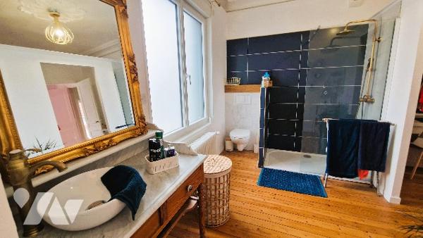 Maison de Charme Authentique du 19ème Siècle Rénovée avec Goût et Élégance