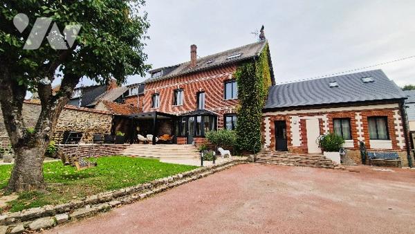 Maison de Charme Authentique du 19ème Siècle Rénovée avec Goût et Élégance