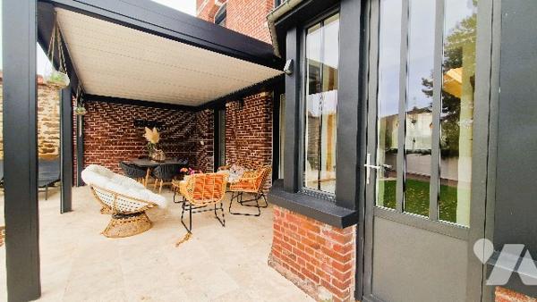 Maison de Charme Authentique du 19ème Siècle Rénovée avec Goût et Élégance