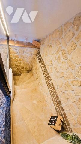 Maison de Charme Authentique du 19ème Siècle Rénovée avec Goût et Élégance