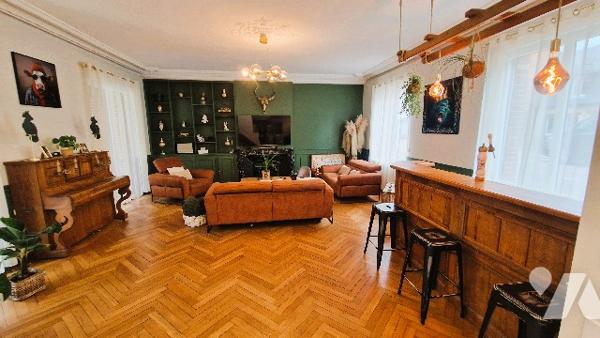 Maison de Charme Authentique du 19ème Siècle Rénovée avec Goût et Élégance