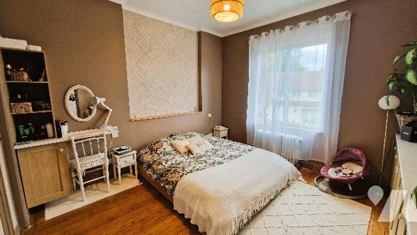 Maison de Charme Authentique du 19ème Siècle Rénovée avec Goût et Élégance