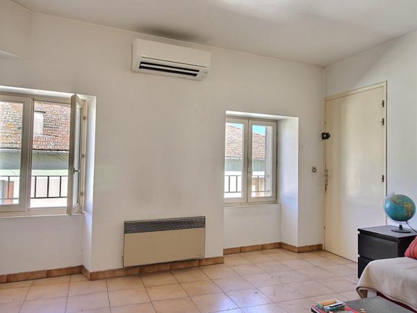 Appartement 2 pièce(s) 40.71 m2 avec cellier, coeur de Roquemaure au calme absolu