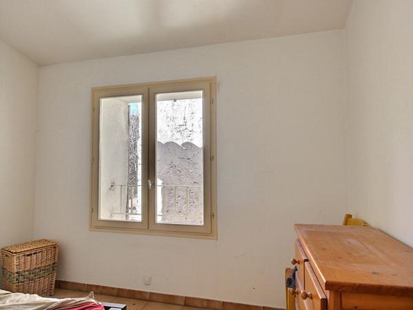 Appartement 2 pièce(s) 40.71 m2 avec cellier, coeur de Roquemaure au calme absolu