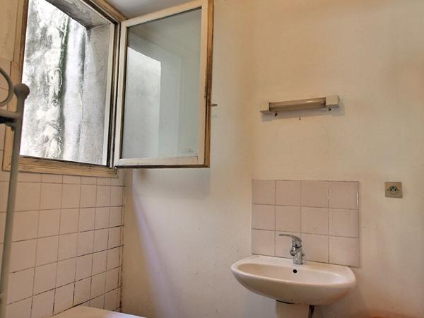 Appartement 2 pièce(s) 40.71 m2 avec cellier, coeur de Roquemaure au calme absolu